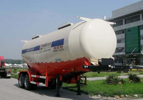 低密度粉粒物料運(yùn)輸半掛車
